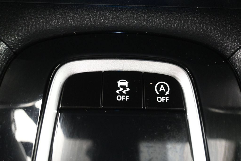 Used 2023 Toyota Corolla Cross XLE w/ Convenience Package FWD image 24