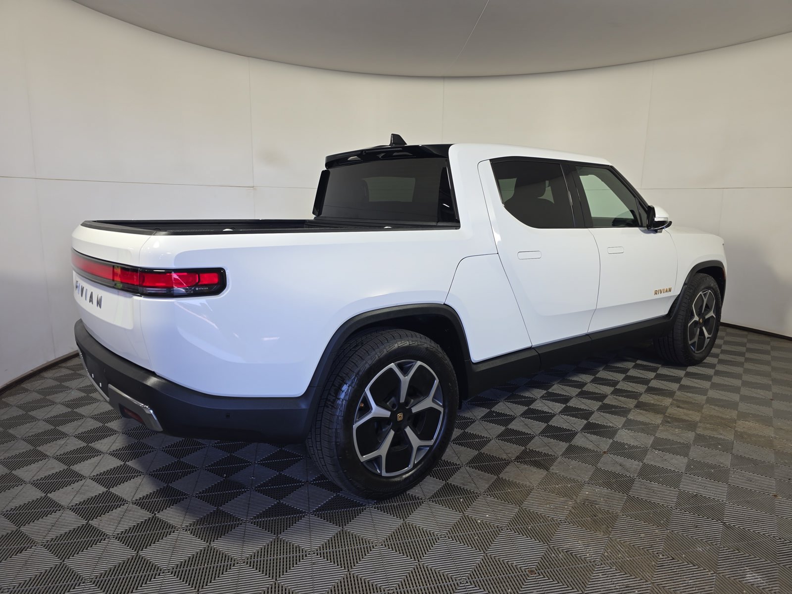 Used 2022 Rivian R1T Adventure AWD/4WD image 5