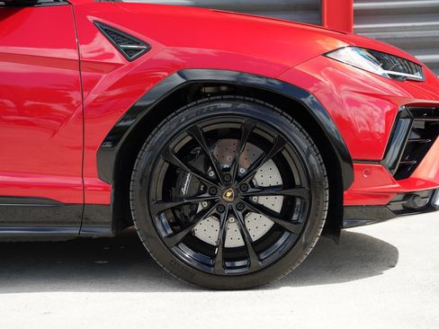 Used 2023 Lamborghini Urus S image 11