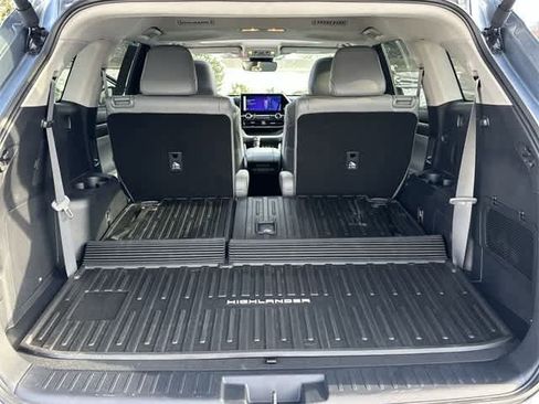 Used 2024 Toyota Highlander Limited image 28