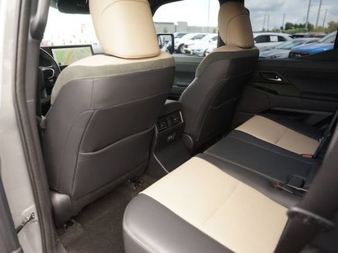 Used 2025 Lexus GX 550 AWD/4WD image 12