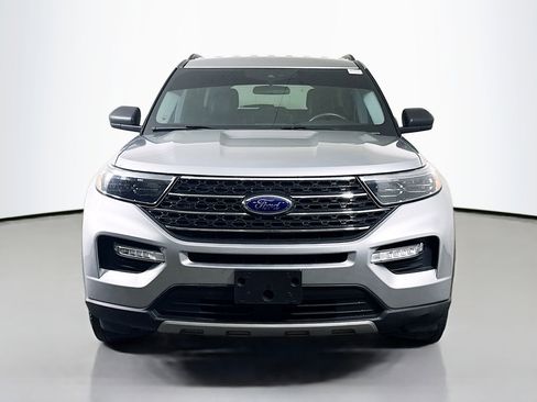 Used 2023 Ford Explorer XLT w/ Equipment Group 202A RWD image 2