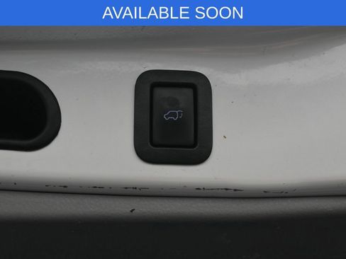 Used 2016 Toyota Highlander XLE AWD/4WD image 32