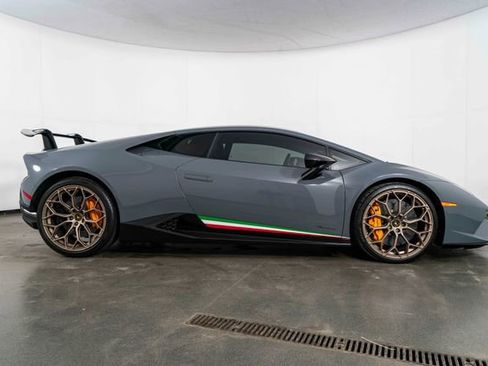 Used 2018 Lamborghini Huracan Performante image 8