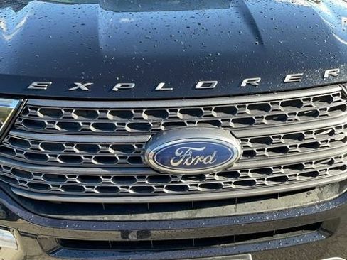 Used 2021 Ford Explorer XLT w/ Equipment Group 202A AWD/4WD image 15