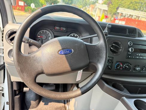 Used 2011 Ford E-350 and Econoline 350 XL w/ Interior Upgrade Pkg RWD image 17