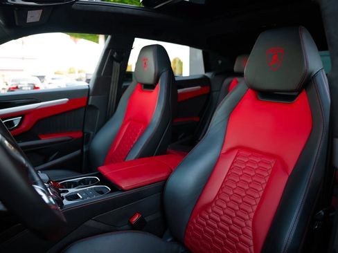 Used 2021 Lamborghini Urus AWD/4WD image 26