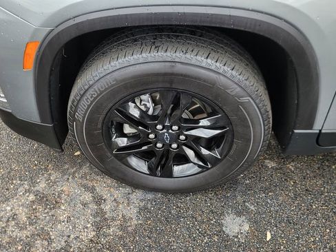 Used 2023 Chevrolet Traverse LT image 6