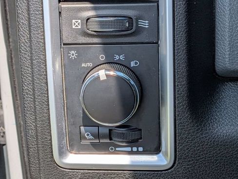 Used 2018 RAM 2500 SLT RWD image 17