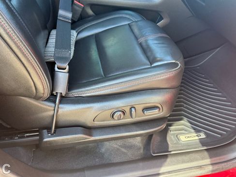 Used 2023 Chevrolet Traverse RS FWD image 11