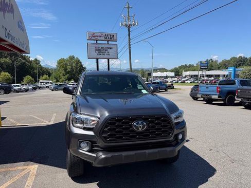 Used 2021 Toyota Tacoma TRD Off-Road AWD/4WD image 2