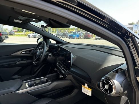 New 2026 Chevrolet Equinox EV LT image 31