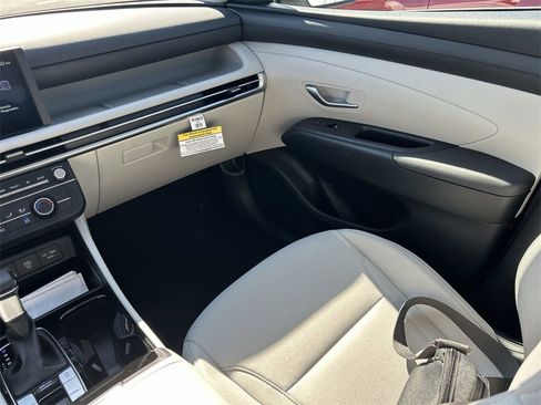 New 2026 Hyundai Tucson SE image 6