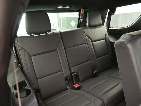 Used 2025 Chevrolet Tahoe Z71 AWD/4WD image 34