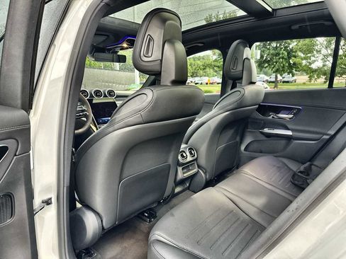 Used 2025 Mercedes-Benz GLC 350e 4MATIC image 18