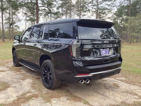 New 2025 Chevrolet Suburban Premier RWD image 2