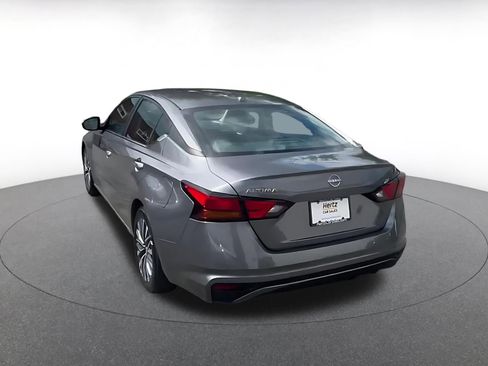Used 2025 Nissan Altima 2.5 SV FWD image 11