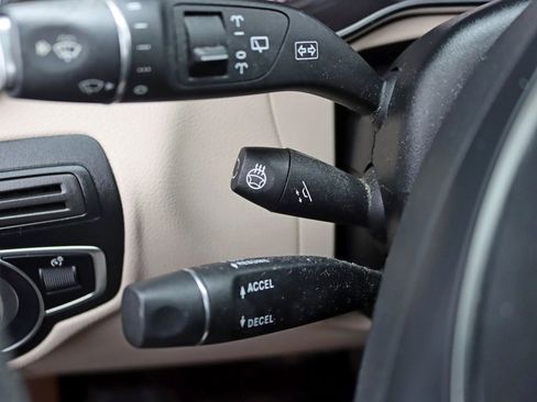 Used 2019 Mercedes-Benz GLC 300 4MATIC image 18