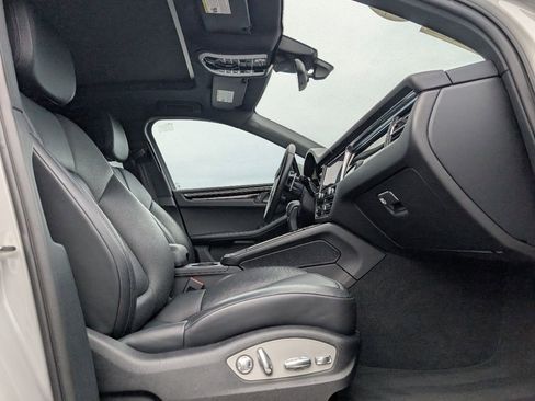 Certified 2024 Porsche Macan image 16