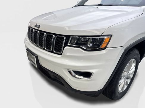 Used 2022 Jeep Grand Cherokee Laredo E AWD/4WD image 16