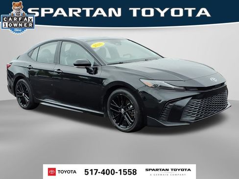 Used 2026 Toyota Camry SE FWD image 4