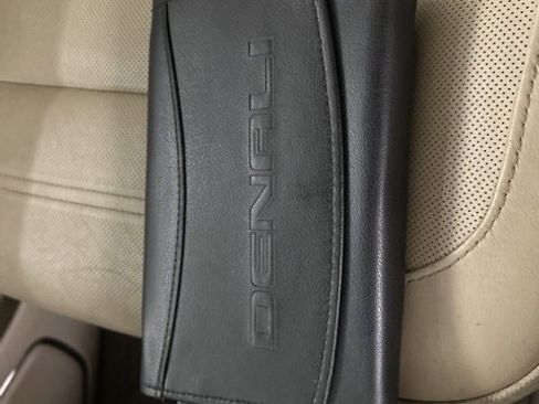 Used 2020 GMC Yukon Denali w/ Denali Premium Package image 37