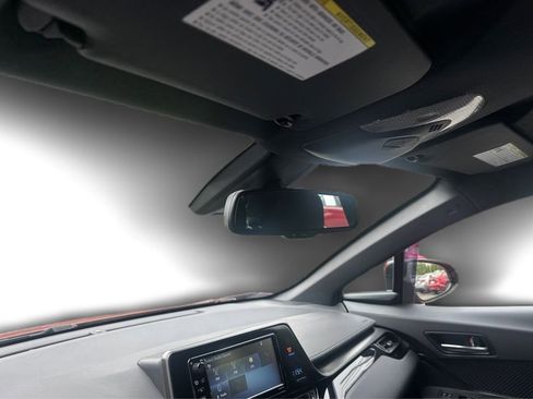 Used 2018 Toyota C-HR XLE FWD image 14