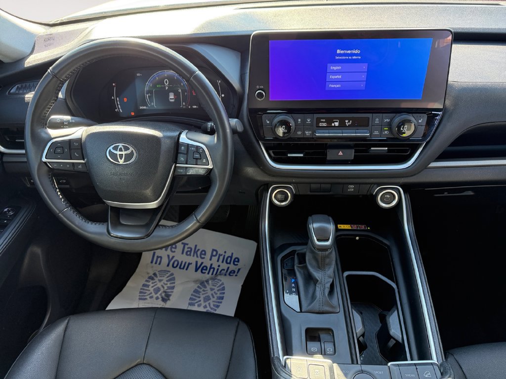 Used 2025 Toyota Grand Highlander AWD image 10