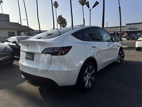 Used 2024 Tesla Model Y Long Range image 5