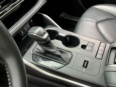 Used 2022 Toyota Highlander XLE image 15