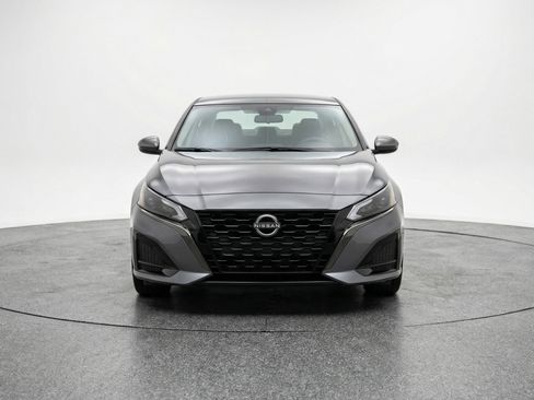 Used 2025 Nissan Altima 2.5 SR image 2