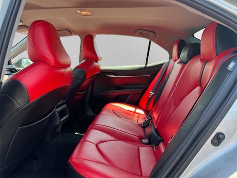 Used 2022 Toyota Camry SE image 13