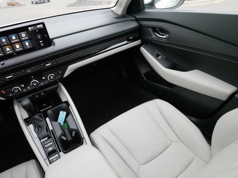 Certified 2025 Honda Accord EX-L image 11