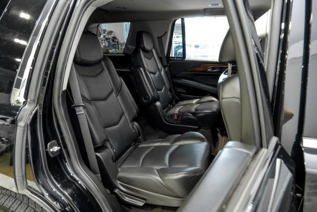 Used 2020 Cadillac Escalade 2WD image 40