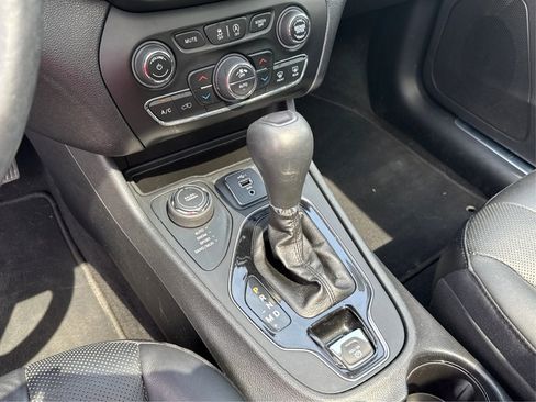 Used 2020 Jeep Cherokee Limited AWD/4WD image 16