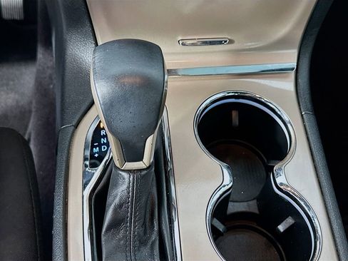 Used 2017 Jeep Grand Cherokee Laredo image 16