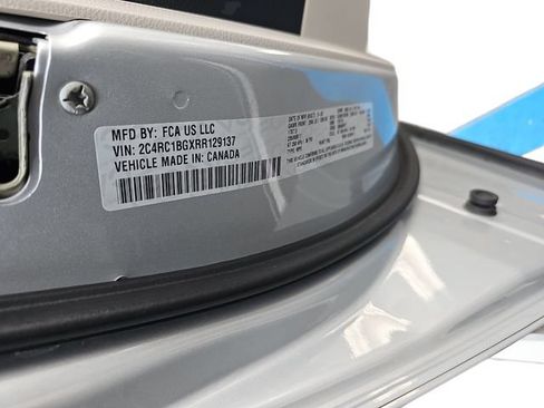 Used 2024 Chrysler Pacifica Touring-L FWD image 27
