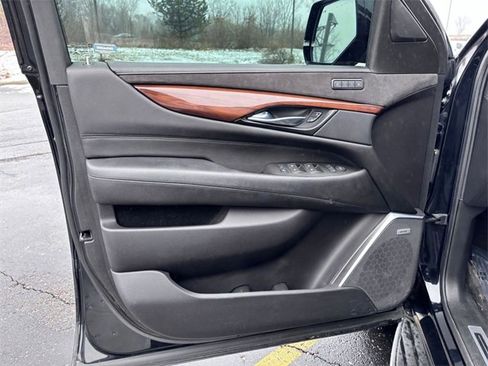 Used 2020 Cadillac Escalade Luxury image 13