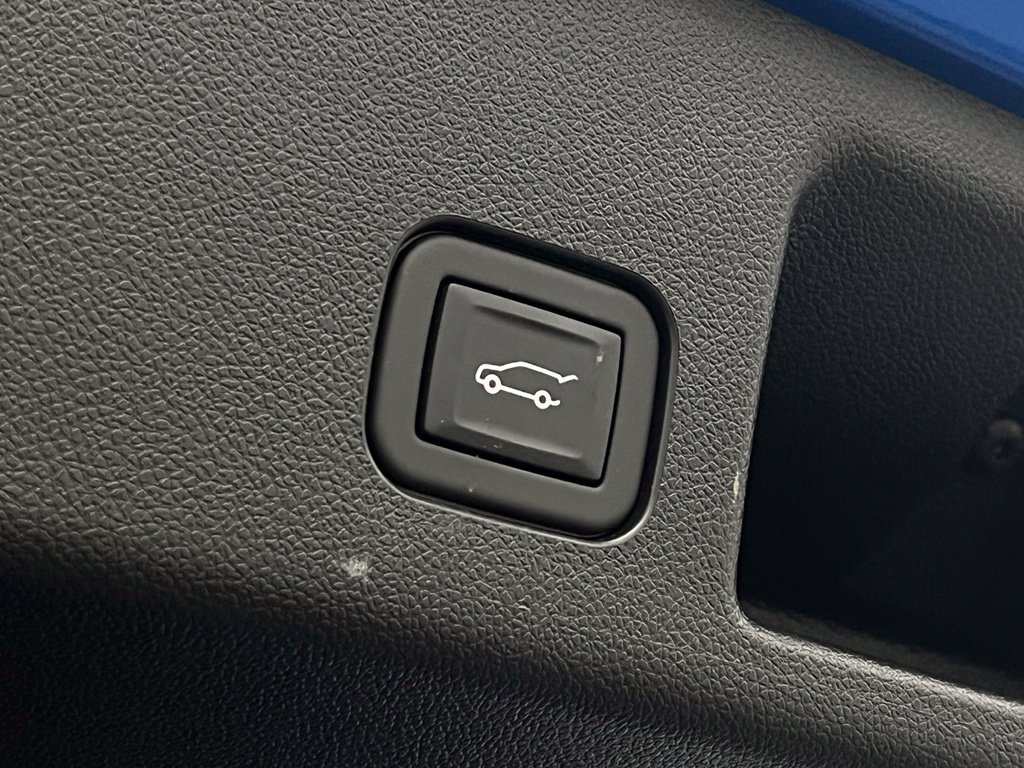 Used 2024 Chevrolet Equinox EV RS FWD image 26