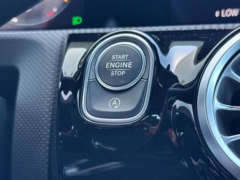 Used 2022 Mercedes-Benz CLA 250 image 32