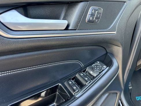 Used 2018 Ford Edge Titanium w/ Equipment Group 302A AWD/4WD image 24
