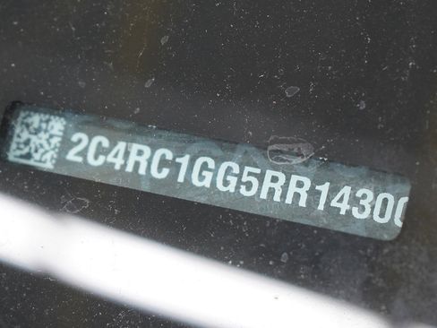 Used 2024 Chrysler Pacifica Limited image 31