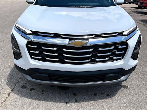 Used 2026 Chevrolet Equinox LT FWD image 3