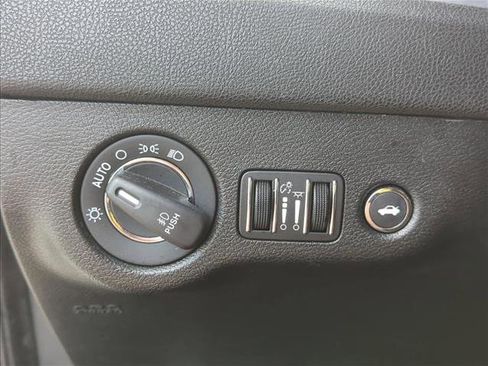 Used 2018 Chrysler 300 S w/ Beats Audio Group image 20