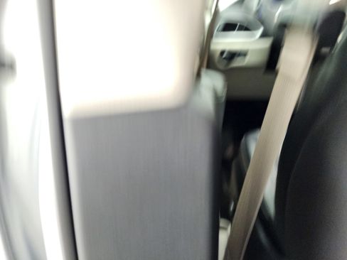 Used 2024 Chrysler Pacifica Touring-L image 41