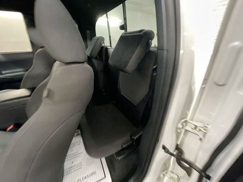 Used 2016 Toyota Tacoma TRD Sport image 22