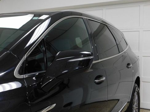 Used 2024 Buick Enclave Essence image 17