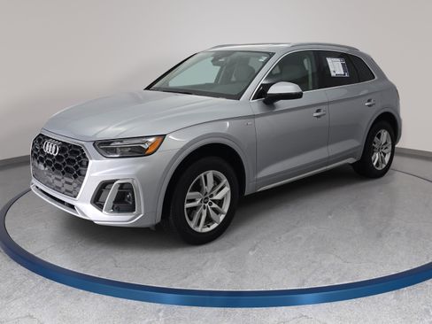 Used 2022 Audi Q5 2.0T Premium w/ Convenience Package AWD/4WD image 1