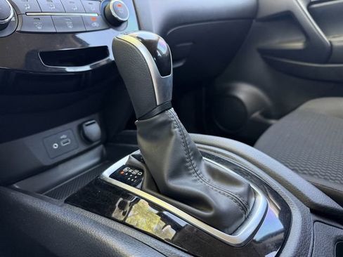 Used 2021 Nissan Rogue Sport S image 18