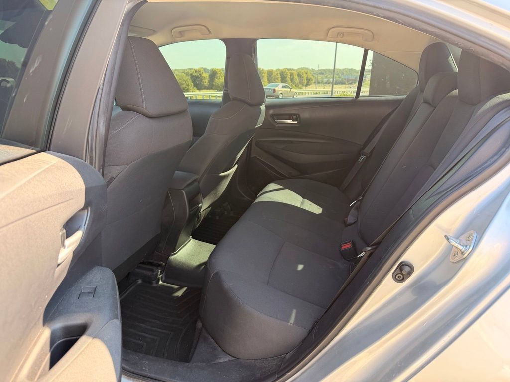 Used 2021 Toyota Corolla LE FWD image 4